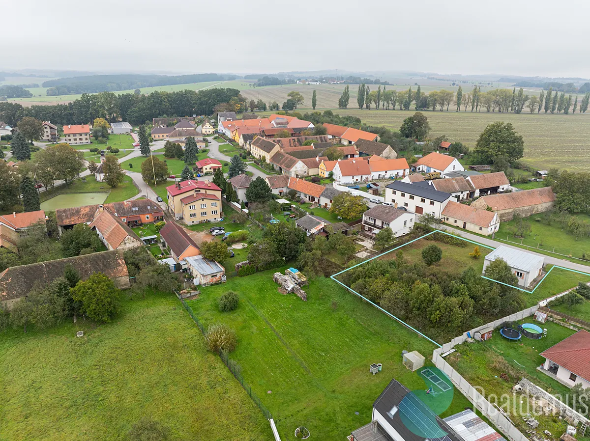 Prodej stavebního pozemku 1303 m²
